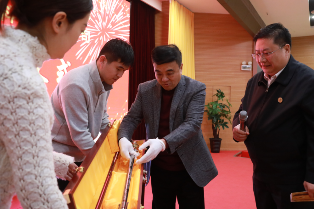 图片[6]-校企同心传红色基因 产教融合谱发展新篇——力明学院与大有全程科技公司战略合作签约暨红色文献捐赠仪式隆重举行